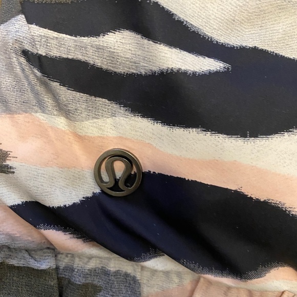 SOLD Lululemon Reversible Vest - Picture 12 of 12